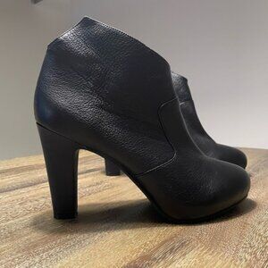 MOJO MOXY Leather High Heeled Booties Size 9M